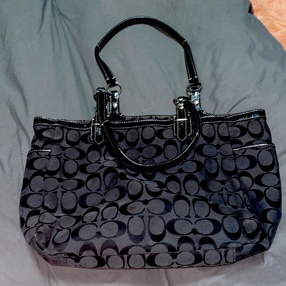 Coach purse and it’s very very convenient you will love it!! I guarantee it!!!!! - Picture 2 of 3